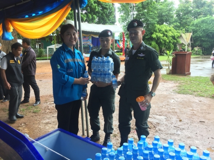 ไฟล์แนบ นายกมล ประดุงรุก ผู้จัดการการประปาส่วนภูมิภาคสาขาแม่สอด มอบหมายให้ นางจินดา เดชเดชา นำทีมพนักงานออกหน่วยบริการโครงการอำเภอยิ้ม..เคลื่อนที่ ประจำเดือน มิถุนายน 2561 ณ โรงเรียนบ้านน้ำดิบ หมู่ 6 บ้านน้ำดิบ ตำบลแม่กาษา อำเภอแม่สอด จังหวัดตาก