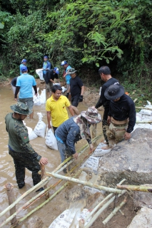ไฟล์แนบ กปภ.สาขาพัทยา (พ) ร่วมสนับสนุนถุงสารส้ม สร้างฝายชะลอน้ำ เขาไผ่