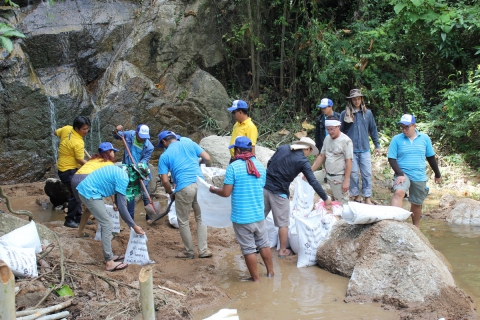 ไฟล์แนบ กปภ.สาขาพัทยา (พ) ร่วมสนับสนุนถุงสารส้ม สร้างฝายชะลอน้ำ เขาไผ่