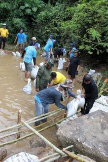 ไฟล์แนบ กปภ.สาขาพัทยา (พ) ร่วมสนับสนุนถุงสารส้ม สร้างฝายชะลอน้ำ เขาไผ่