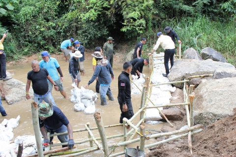 ไฟล์แนบ กปภ.สาขาพัทยา (พ) ร่วมสนับสนุนถุงสารส้ม สร้างฝายชะลอน้ำ เขาไผ่