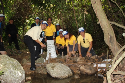 ไฟล์แนบ กปภ.สาขาพัทยา (พ) ร่วมสนับสนุนถุงสารส้ม สร้างฝายชะลอน้ำ เขาไผ่