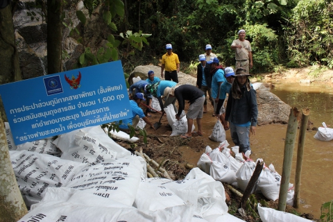 ไฟล์แนบ กปภ.สาขาพัทยา (พ) ร่วมสนับสนุนถุงสารส้ม สร้างฝายชะลอน้ำ เขาไผ่