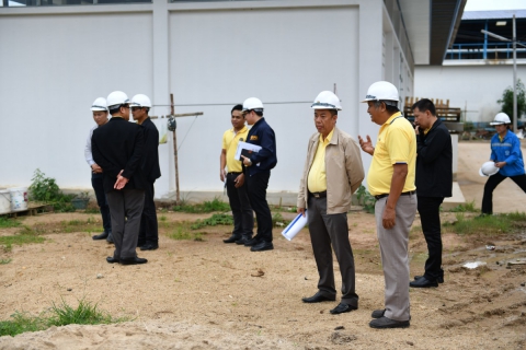 ไฟล์แนบ เมื่อเวลา 14.00 น.ของวันพฤหัสบดีที่ 12 กรกฎาคม 2561 นายประยูร รัตนเสนีย์ รองปลัดกระทรวงมหาดไทยในฐานะประธานคณะอนุกรรมการน้ำของการประปาส่วนภูมิภาค และ นายสุวพงษ์ กิติภัทย์พิบูลย์ รองผู้ว่าราชการจังหวัดตาก พร้อมคณะเข้าตรวจเยี่ยมโครงการก่อสร้างปรับปรุงขยายการประปาส่วนภูมิภาคสาขาแม่สอด ณ สถานีสูบน้ำบ้านห้วยม่วง ตำบลท่าสายลวด อำเภอแม่สอด จังหวัดตาก