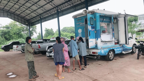 ไฟล์แนบ กปภ.สาขาชัยบาดาล นำรถหน่วยบริการเคลื่อนที่(รถนิทรรศการ) ลงพื้นที่ให้บริการรับชำระค่าน้ำประปาแก่ประชาชนในพื้นที่ห่างไกล