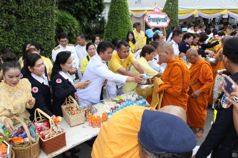 ไฟล์แนบ กปภ.สาขาพัทยา (พ) ร่วมพิธีทำบุญตักบาตรและถวายพระพรชัยมงคล สมเด็จพระเจ้าอยู่หัวฯ ร.๑๐