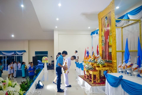 ไฟล์แนบ สาขาบ้านฉาง ร่วมพิธีถวายเครื่องราชสักการะ จุดเทียนถวายพระพรชัยมงคล สมเด็จพระนางเจ้าสิริกิติ์ พระบรมราชินีนาถ ในรัชกาลที่ ๙ 