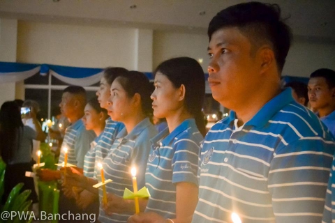 ไฟล์แนบ สาขาบ้านฉาง ร่วมพิธีถวายเครื่องราชสักการะ จุดเทียนถวายพระพรชัยมงคล สมเด็จพระนางเจ้าสิริกิติ์ พระบรมราชินีนาถ ในรัชกาลที่ ๙ 