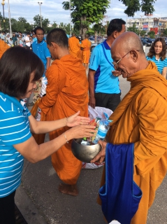 ไฟล์แนบ กปภ.สาขาพนมทวน ร่วมทำบุญตักบาตรข้าวสารอาหารแห้ง เนื่องในวันแม่แห่งชาติ
