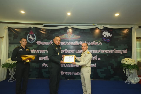 ไฟล์แนบ ผจก.กปภ.สาขาเด่นชัย รับมอบเครื่องหมายมวลชนสัมพันธ์กองทับบก ในฐานะผู้ให้การช่วยเหลือ ทำคุณประโยชน์ สนับสนุน การปฏิบัติงานของราชการทหาร จนเกิดผลดีต่อกองทัพบกและประเทศชาติ