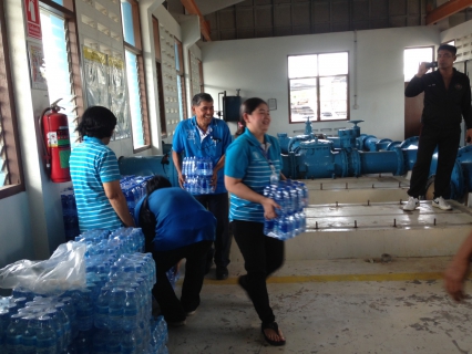 ไฟล์แนบ กปภ.สาขาสามพรานมอบน้ำดื่มตราสัญลักษณ์ ให้กับกองพันทหารสารวัตรที่ 11 