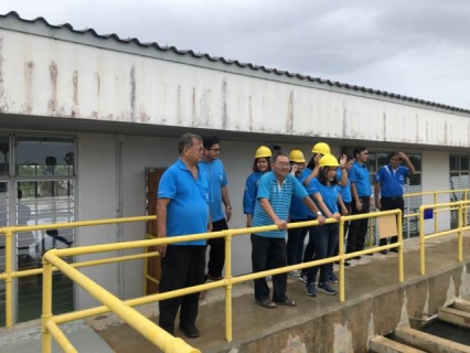 ไฟล์แนบ การประปาส่วนภูมิภาคสาขาสุพรรณบุรี นำโดยนายชูชาติ ไม้คง ผู้จัดการการประปาส่วนภูมิภาคสาขาสุพรรณบุรี พร้อมด้วยหัวหน้างานและพนักงานในสังกัด จัดโครงการศึกษาดูงานการดำเนินงานของการประปาส่วนภูมิภาคสาขาเพชรบุรี ตามแผนงานเสริมสร้างวัฒนธรรมองค์กร ปี 2561