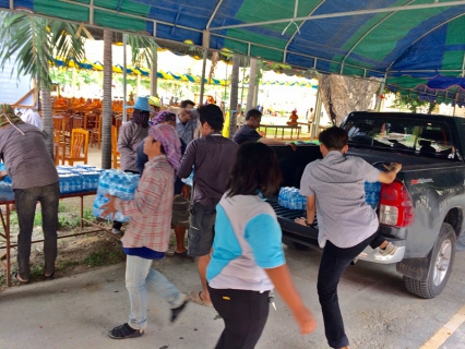 ไฟล์แนบ กปภ.สาขาพนมทวน มอบน้ำดื่มบรรจุขวด ตราสัญลักษณ์ กปภ.เพื่อใช้ในโครงการ "โครงการปรองดองสมานฉันท์ หมู่บ้านรักษาศีล ๕"