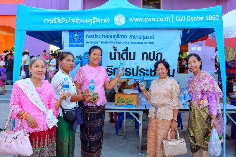 ไฟล์แนบ กปภ.สาขาปทุมธานี สนับสนุนน้ำดื่ม กปภ. โครงการ 250 ปี ตามรอยกองเรือยกพลขึ้นบกสมเด็จพระเจ้าตากสินมหาราช จากจันทบุรีสู่อยุธยา จังหวัดปทุมธานี 