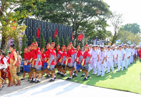 ไฟล์แนบ กปภ.สาขาปทุมธานี สนับสนุนน้ำดื่ม กปภ. โครงการ 250 ปี ตามรอยกองเรือยกพลขึ้นบกสมเด็จพระเจ้าตากสินมหาราช จากจันทบุรีสู่อยุธยา จังหวัดปทุมธานี 