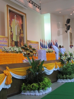 ไฟล์แนบ กปภ.สาขานราธิวาส ร่วมพิธีวางพานพุ่มน้อมรำลึกพระมหากรุณาธิคุณ วันพระบิดาแห่งฝนหลวง