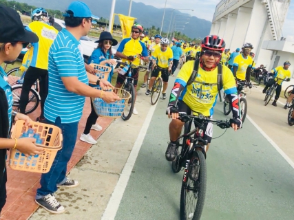 ไฟล์แนบ กปภ.สาขาขลุง ร่วมแจกน้ำดื่มตราสัญลักษณ์ กปภ. กิจกรรม "Bike อุ่นไอรัก"
