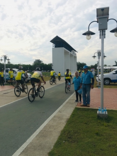 ไฟล์แนบ กปภ.สาขาขลุง ร่วมแจกน้ำดื่มตราสัญลักษณ์ กปภ. กิจกรรม "Bike อุ่นไอรัก"