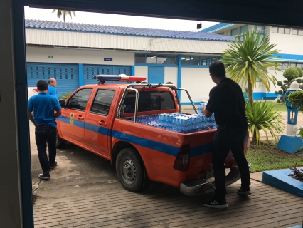 ไฟล์แนบ กปภ.สาขาสามพรานมอบน้ำดื่มตราสัญลักษณ์กปภ.ให้กับศูนย์ป้องกันและบรรเทาสาธารณภัยจังหวัดนครปฐม