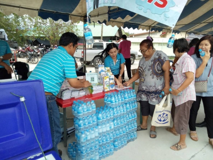 ไฟล์แนบ นายสมชาย  ตันฑุลวาณิช  ผู้จัดการการประปาส่วนภูมิภาคสาขาบางปะกงพร้อมด้วยพนักงาน         ร่วมจัดกิจกรรมน้ำดื่มแจกฟรี...ในโครงการอำเภอยิ้ม...เคลื่อนที่ครั้งที่ 2/2562   ณ วัดบางสมัคร  ต.บางสมัคร อ.บางปะกง จ.ฉะเชิงเทรา
