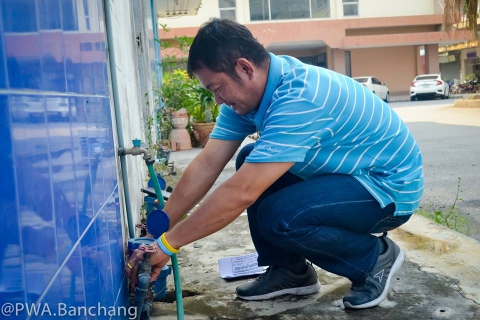 ไฟล์แนบ ประปาบ้านฉาง ลงพื้นที่เก็บความพึงพอใจลูกค้าตลาด กม.10 ตรวจสอบมาตรวัดน้ำให้ฟรี พร้อมชวนสแกน QR โค้ด รับข่าวสาร
