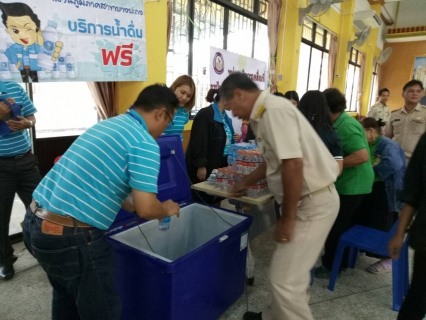 ไฟล์แนบ กปภ.สาขาบางปะกง นำโดยนางสมพิศ ศรีสุวรรณ  พร้อมด้วยพนักงาน   ร่วมจัดกิจกรรมน้ำดื่มแจกฟรี...ในโครงการอำเภอยิ้ม...เคลื่อนที่ครั้งที่ 4/2562 ณ วัดกลางบางปะกง อ.บางปะกง จ.ฉะเชิงเทรา ในวันที่ 13 กุมภาพันธ์ 2562