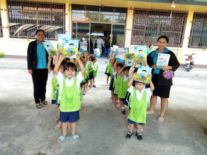 ไฟล์แนบ กปภ.สาขาบางปะกง นำโดยนางสมพิศ ศรีสุวรรณ  พร้อมด้วยพนักงาน   ร่วมจัดกิจกรรมน้ำดื่มแจกฟรี...ในโครงการอำเภอยิ้ม...เคลื่อนที่ครั้งที่ 4/2562 ณ วัดกลางบางปะกง อ.บางปะกง จ.ฉะเชิงเทรา ในวันที่ 13 กุมภาพันธ์ 2562