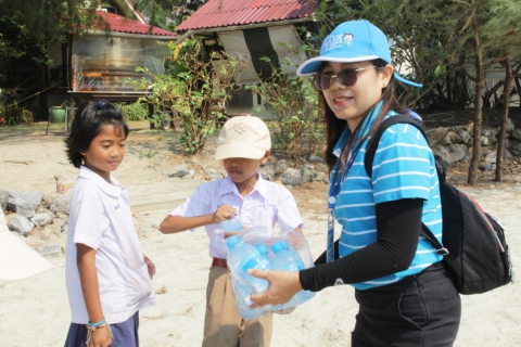ไฟล์แนบ การประปาส่วนภูมิภาคสาขาจันทบุรี   จัดกิจกรรม CSR เก็บขยะชายหาดเจ้าหลาว  พร้อมนำน้ำดื่มตราสัญลักษณ์ กปภ. มาให้บริการ