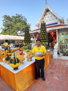 ไฟล์แนบ กปภ.สาขาขอนแก่น(ชั้นพิเศษ)สนับสนุนน้ำดื่มตราสัญลักษณ์กปภ.ร่วมประเพณีทำบุญตักบาตร และตบประทายศาลเจ้าแม่สองนาง