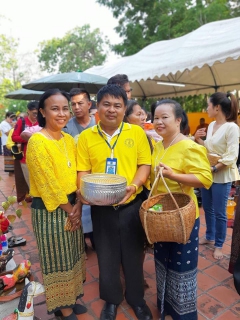 ไฟล์แนบ กปภ.สาขาขอนแก่น(ชั้นพิเศษ)สนับสนุนน้ำดื่มตราสัญลักษณ์กปภ.ร่วมประเพณีทำบุญตักบาตร และตบประทายศาลเจ้าแม่สองนาง