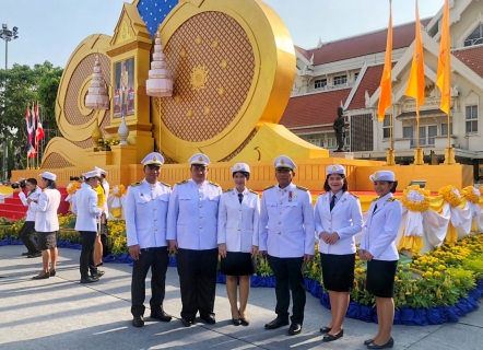 ไฟล์แนบ กปภ.สาขาปทุมธานี ร่วมพิธีเปิดกรวยถวายราชสักการะหน้าพระบรมฉายาลักษณ์พระบาทสมเด็จพระเจ้าอยู่หัว ในพิธีถวายพระพรชัยมงคล เนื่องในการพระราชพิธีบรมราชาภิเษก