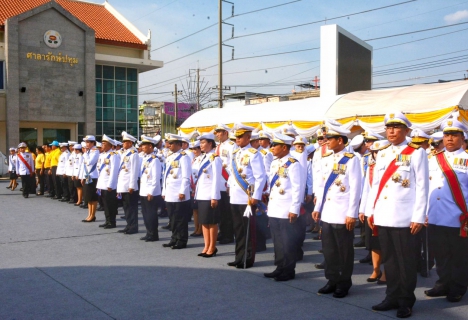 ไฟล์แนบ กปภ.สาขาปทุมธานี ร่วมพิธีเปิดกรวยถวายราชสักการะหน้าพระบรมฉายาลักษณ์พระบาทสมเด็จพระเจ้าอยู่หัว ในพิธีถวายพระพรชัยมงคล เนื่องในการพระราชพิธีบรมราชาภิเษก