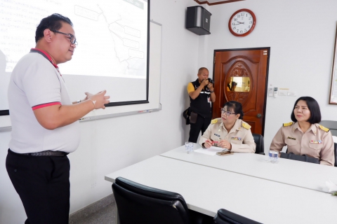 ไฟล์แนบ กปภ.สาขาสมุทรสงคราม ให้การต้อนรับ ผวจ.สมุทรสงคราม พร้อมคณะ ในการตรวจเยี่ยมติดตามความก้าวหน้าการแก้ไขปัญหาน้ำประปาไม่เพียงพอของ บจก.เอ็กคอมธารา