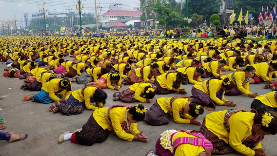 ไฟล์แนบ กปภ.สาขาชัยภูมิ นำน้ำดื่มตราสัญลักษณ์ กปภ. ร่วมให้บริการแก่ผู้เข้าร่วมในงานพิธีเปิดงานประเพณีบุญเดือน 6 สักการะเจ้าพ่อพระยาแล ประจำปี 2562