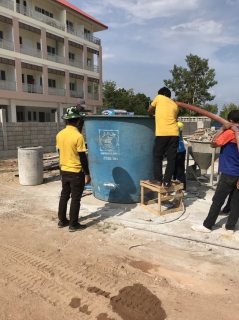 ไฟล์แนบ กปภ.สาขากำแพงเพชร ร่วมกับ ศูนย์ป้องกันและบรรเทาสาธารณภัยเขต 8 กำแพงเพชร นำรถออกแจกน้ำประปาแก้ปัญหาน้ำประปาไหลอ่อน
