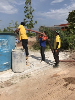 ไฟล์แนบ กปภ.สาขากำแพงเพชร ร่วมกับ ศูนย์ป้องกันและบรรเทาสาธารณภัยเขต 8 กำแพงเพชร นำรถออกแจกน้ำประปาแก้ปัญหาน้ำประปาไหลอ่อน