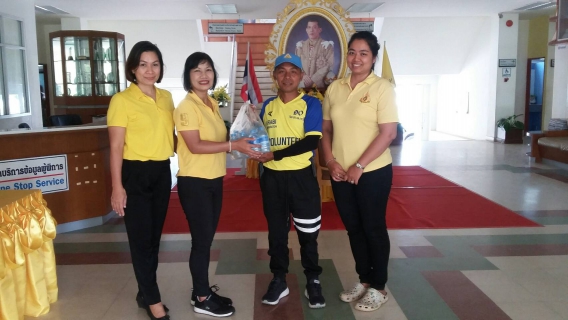 ไฟล์แนบ การประปาส่วนภูมิภาคสาขากระบี่ มอบน้ำดื่มบรรจุขวดตราสัญลักษณ์ กปภ. เพื่อสนับสนุนกิจกรรมเนื่องในโอกาสวันเฉลิมพระเกียรติพระบาทสมเด็จพระวชิรเกล้าเจ้าอยู่หัว เนื่องในโอกาสวันเฉลิมพระชนมพรรษา 28 กรกฎาคม 2562