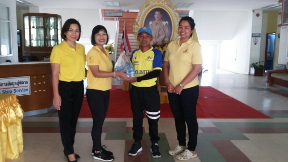 ไฟล์แนบ การประปาส่วนภูมิภาคสาขากระบี่ มอบน้ำดื่มบรรจุขวดตราสัญลักษณ์ กปภ. เพื่อสนับสนุนกิจกรรมเนื่องในโอกาสวันเฉลิมพระเกียรติพระบาทสมเด็จพระวชิรเกล้าเจ้าอยู่หัว เนื่องในโอกาสวันเฉลิมพระชนมพรรษา 28 กรกฎาคม 2562