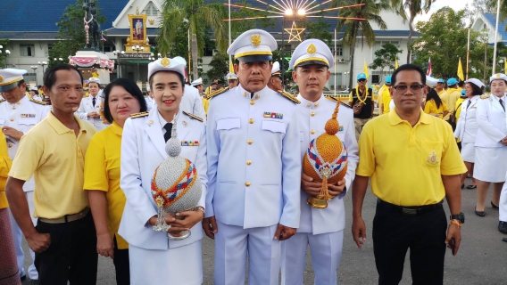 ไฟล์แนบ กปภ.สาขาสมุทรสงคราม ร่วมพิธีถวายเครื่องราชสักการะพุ่มทอง พุ่มเงิน และจุดเทียนชัยถวายพระพรชัยมงคล บริเวณซุ้มเฉลิมพระเกียรติหน้าพระบรมฉายาลักษณ์พระบาทสมเด็จพระเจ้าอยู่หัว 