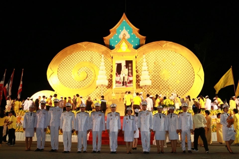 ไฟล์แนบ กปภ.สาขาสมุทรสงคราม ร่วมพิธีถวายเครื่องราชสักการะพุ่มทอง พุ่มเงิน และจุดเทียนชัยถวายพระพรชัยมงคล บริเวณซุ้มเฉลิมพระเกียรติหน้าพระบรมฉายาลักษณ์พระบาทสมเด็จพระเจ้าอยู่หัว 