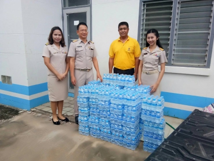 ไฟล์แนบ กปภ.สาขากำแพงเพชร สนับสนุนน้ำดื่มบรรจุขวดตราสัญลักษณ์ กปภ. เพื่อใช้ในกิจกรรมจิตอาสาโครงการ 1 จังหวัด 1 ถนนเฉลิมพระเกียรติ และช่วยเหลือผู้ประสบวาตภัยในพื้นที่ตำบลโป่งน้ำร้อน หมู่ที่ 8 อำเภอคลองลาน จังหวัดกำแพงเพชร