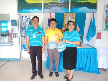 ไฟล์แนบ กปภ.สาขาบ้านนาสาร สนับสนุนน้ำดื่มบรรจุขวดตราสัญลักษณ์ กปภ. เนื่องในโอกาสวันเฉลิมพระชนมพรรษา สมเด็จพระนางเจ้าสิริกิติ์ พระบรมราชินีนาถ พระบรมราชชนนีพันปีหลวง ประจำปีพุทธศักราช ๒๕๖๒