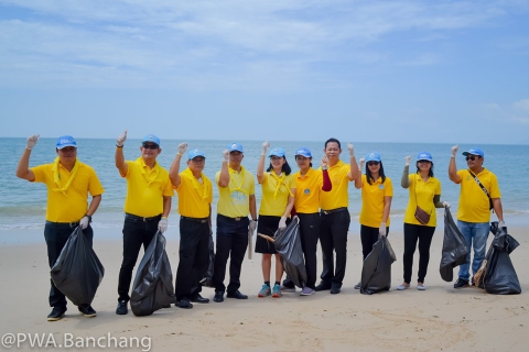 ไฟล์แนบ สาขาบ้านฉาง "ทำความ ดี ด้วยหัวใจ" ร่วมพัฒนาชายหาดน้ำริน