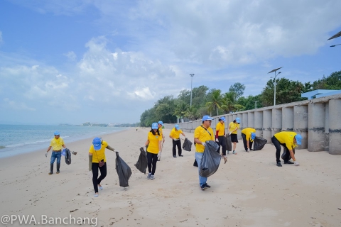 ไฟล์แนบ สาขาบ้านฉาง "ทำความ ดี ด้วยหัวใจ" ร่วมพัฒนาชายหาดน้ำริน