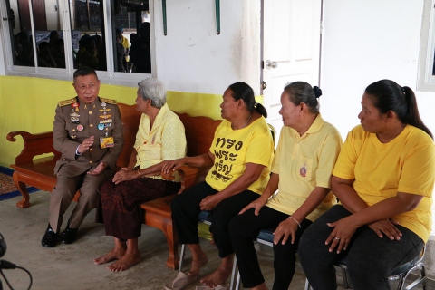 ไฟล์แนบ กปภ.สาขาสมุทรสงคราม  เข้าร่วมพิธีมอบสิ่งของพระราชทานเยี่ยมผู้สูงอายุ 111 ปี และมอบเครื่องเขียนพระราชทานแก่นักเรียน