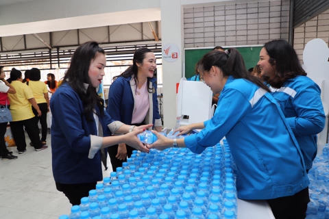 ไฟล์แนบ กปภ.ข.4 ร่วมกับ กปภ.สาขานครศรีธรรมราช บริการน้ำดื่ม "กิจกรรมสถานีประชาชนสัญจร"