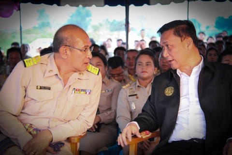 ไฟล์แนบ การประปาส่วนภูมิภาคเขต 2 ร่วมกับ การประปาส่วนภูมิภาคสาขาด่านขุนทด ให้การต้อนรับ รัฐมนตรีช่วยว่าการกระทรวงมหาดไทย ในโอกาสลงพื้นที่ตรวจเยี่ยมสถานการณ์ภัยแล้ง บริเวณอ่างเก็บน้ำลำเชียงไกรตอนบน บ้านสระพัง อ.ด่านขุนทด