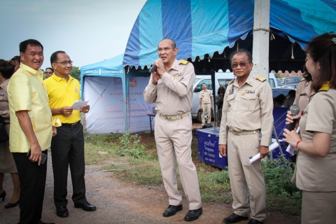 ไฟล์แนบ การประปาส่วนภูมิภาคเขต 2 ร่วมกับ การประปาส่วนภูมิภาคสาขาด่านขุนทด ให้การต้อนรับ รัฐมนตรีช่วยว่าการกระทรวงมหาดไทย ในโอกาสลงพื้นที่ตรวจเยี่ยมสถานการณ์ภัยแล้ง บริเวณอ่างเก็บน้ำลำเชียงไกรตอนบน บ้านสระพัง อ.ด่านขุนทด