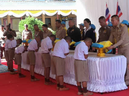 ไฟล์แนบ การประปาส่วนภูมิภาคสาขาชุมพรร่วมสนับสนุนน้ำดื่มบรรจุขวดตราสัญลักษณ์ กปภ.ในกิจกรรมอัญเชิญของพระราชทานมอบให้แก่เด็กนักเรียน