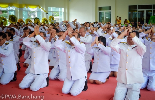 ไฟล์แนบ กปภ.บ้านฉาง ร่วมพิธีวางพวงมาลาและถวายบังคม ร.๙